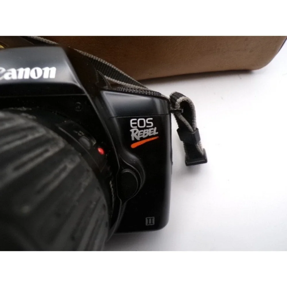 Canon EOS Rebel II 35‎ 80mm 1:4 5.6 Zoom Lens 35mm Film Camera Kit Works